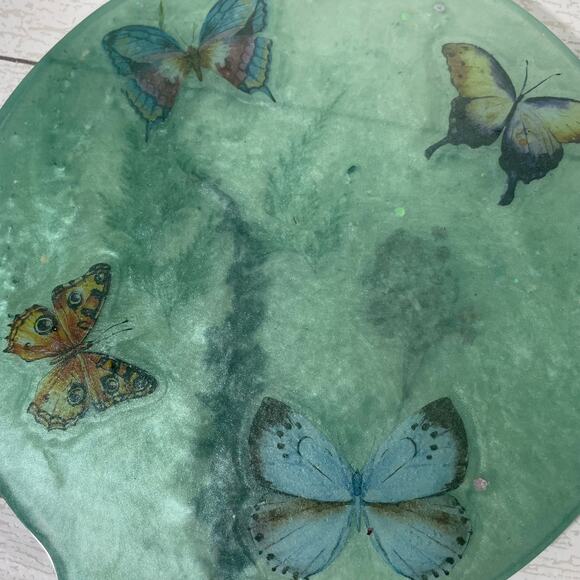 Light Green Butterfly and Floral Resin Cheeseboard Charcuterie Board - Picture 4 of 7